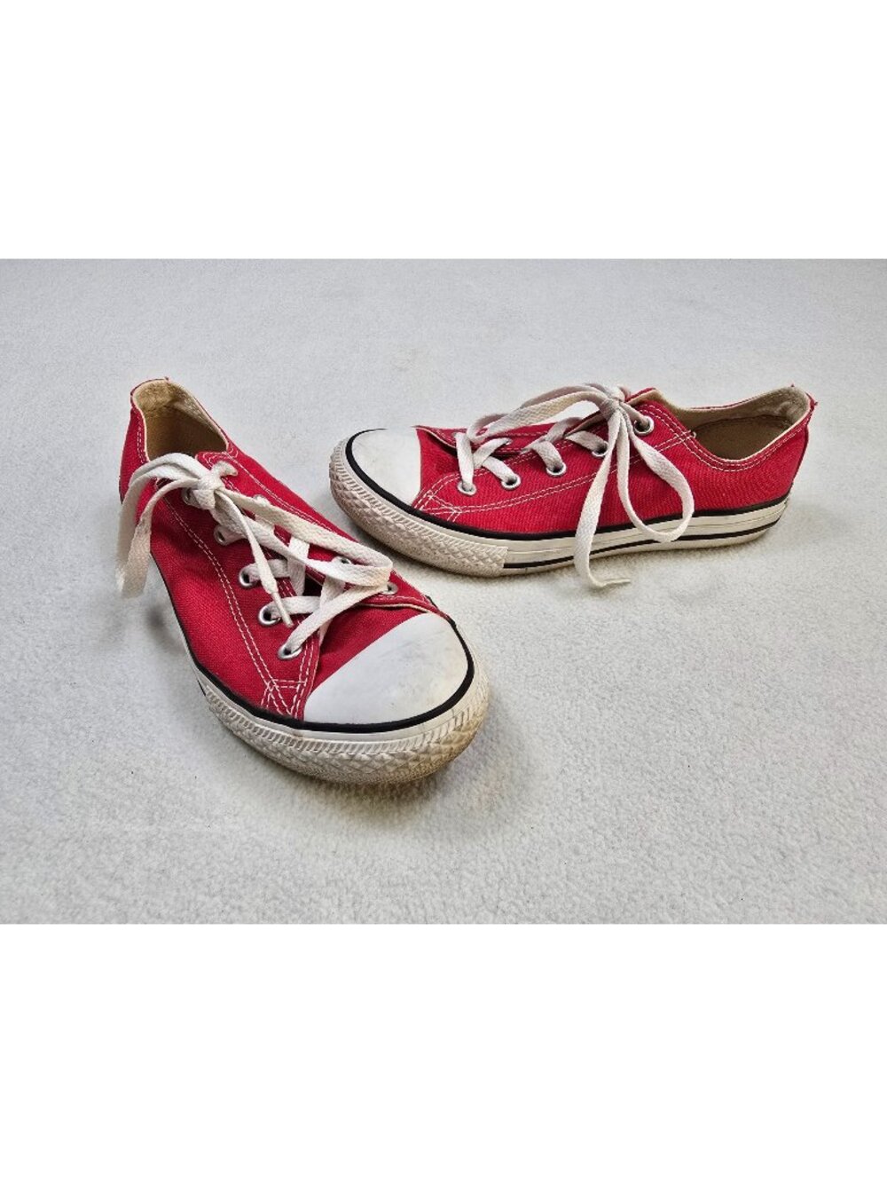 Converse All Star  Size 3 Youth Low-Top Red  Sneakers Canvas